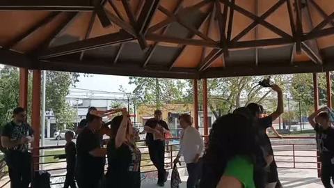Cueca en el kiosko
