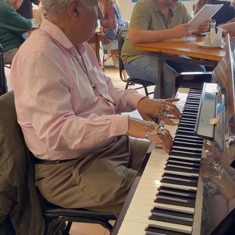 Presentación de Aladín Reyes (piano)