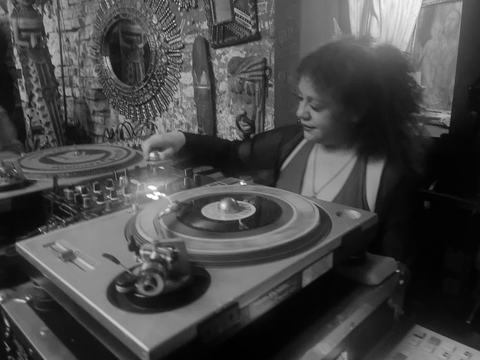 Roots & Kulcha con Vivy Dela Motta