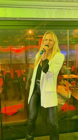 Karaoke en Eleven Club Vitacura