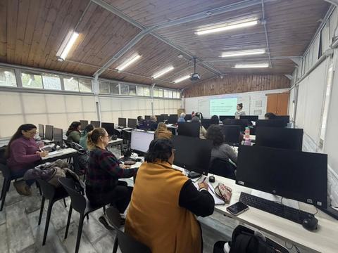 Conectad@s: Digitalization for entrepreneurs 55+