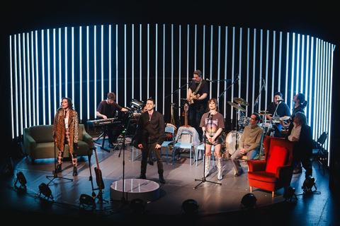 Déjame caer: Concierto teatral rock chileno