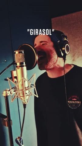 Leo Saavedra at La Cúpula