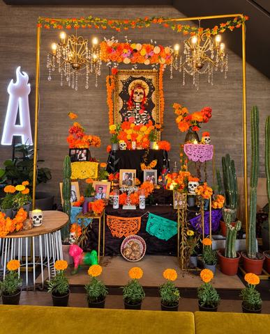 Altar de Muertos: La Reina del Cempasuchil