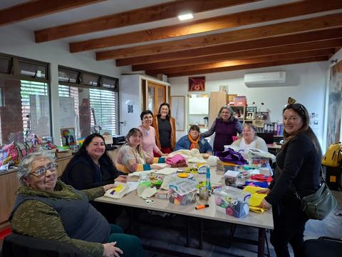Monthly session of the Arpilleristas de Paine