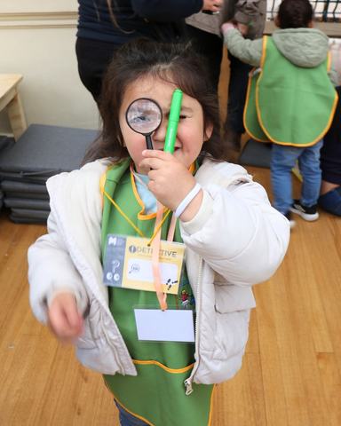 From the Museum to the Garden: in search of new detectives
