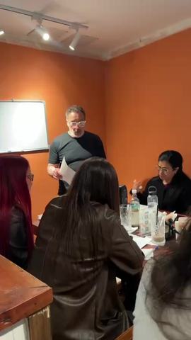 English class at Santiago Speaks Café
