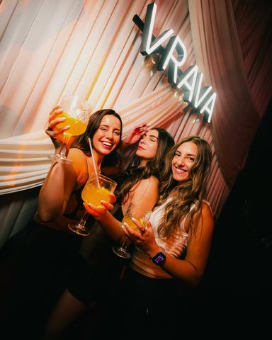 Noches semanales en VRAVA