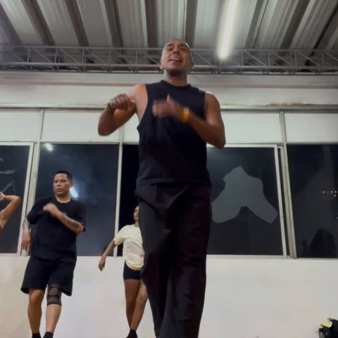 Salsa Classes with Willy Obregón