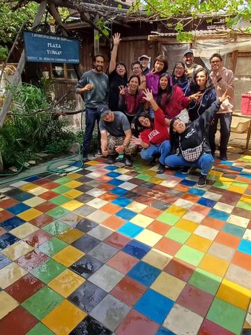 Instalación de baldosas en Plaza Yungay
